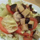 Salat mit Champignons und Räuchertofu