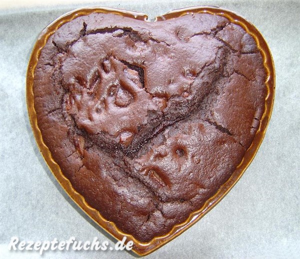 "Birne-Helene"-Variante (mit Dosen-Birnenstückchen im Teig) - sehr zu empfehlen!