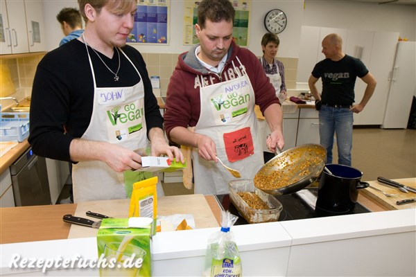 Auch hier kommt die Lasagne in die Form
