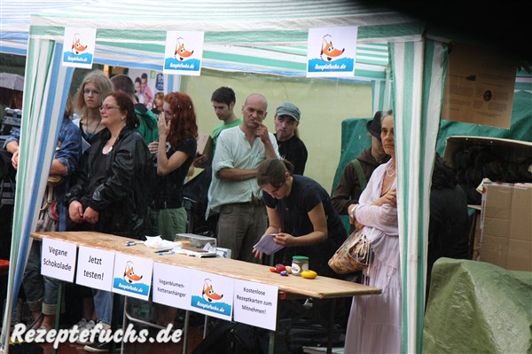 Beim Regen kamen die Besucher hinter statt vor den Rezeptefuchsstand