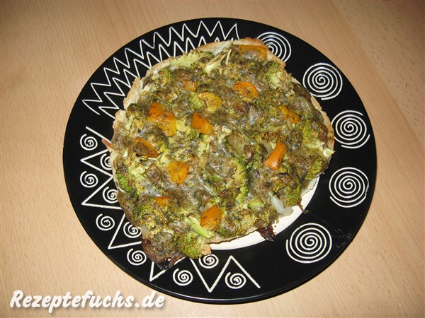 Broccoli-Pide-Pizza mit Dillsauce