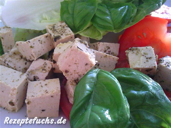 Eingelegter Tofu mit Salat