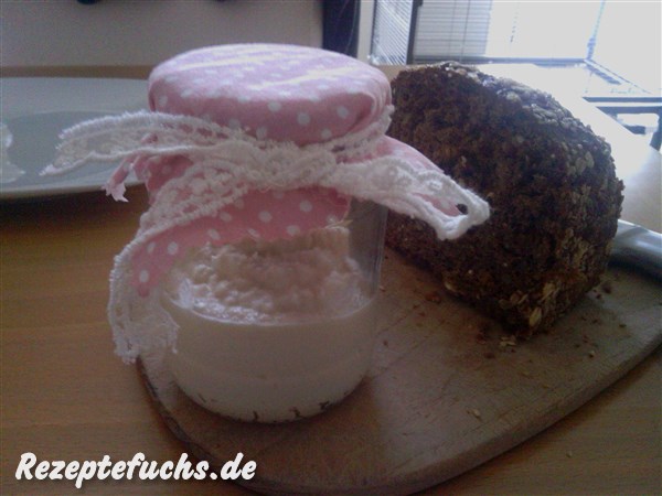 In einem dekorativen Glas ist der Aufstrich auch ein schönes Mitbringsel