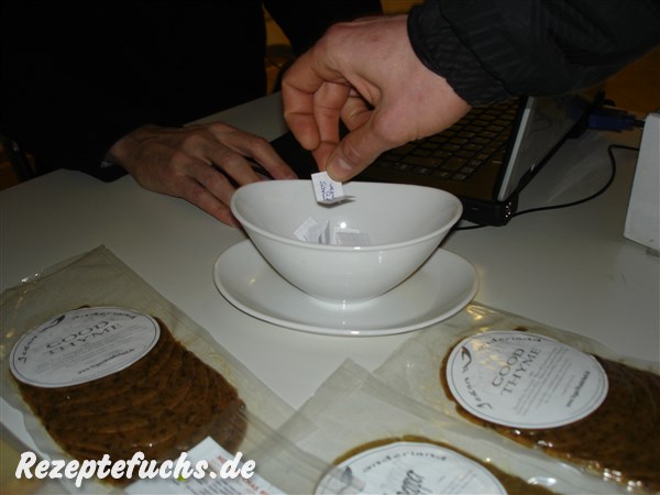 Jeder Teilnehmer zieht ein Los damit er weiß was er für die Abschlussveranstaltung mitbringt