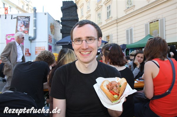 Malte mit einem Döner