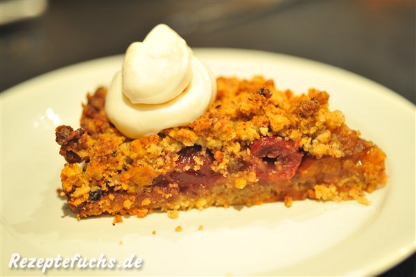 Variation mit Pflaumen und Kirschen aus dem Glas