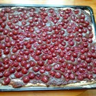 2. u. 3. Lage: dunkler Teig und Kirschen