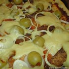 Pizza mit Tofustreifen und Zwiebeln