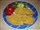 Tomatenkräutermargarine auf Mehrkornbrot mit Gurkensalat und Tomaten