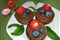 Schokoladencupcakes mit frischen Beeren
