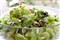 Grüner Salat mit Nudeln