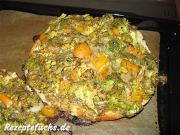 Broccoli-Pide-Pizza mit Dillsauce