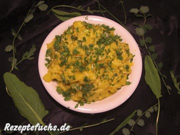 Schwäbischer Kartoffelsalat, hier in der Variante mit verschiedenen Kräutern