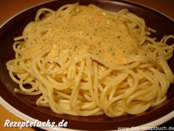 Spaghetti mit Tomaten-Käse-Soße