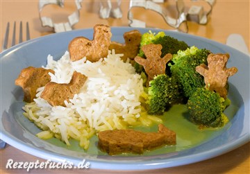 Tofutiere mit Reis, Broccoli und Kokos-Curry-Sauce