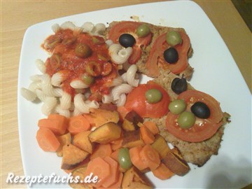 Tomatenschnitzel mit Nudeln und Möhren-Süßkartoffeln-Gemüse